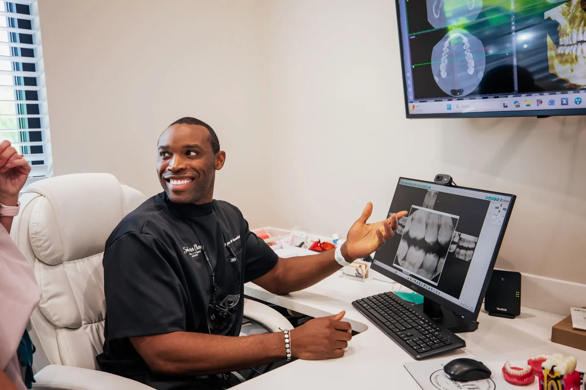 Dr. Kaycee explaining treatment using modern digital dental technology